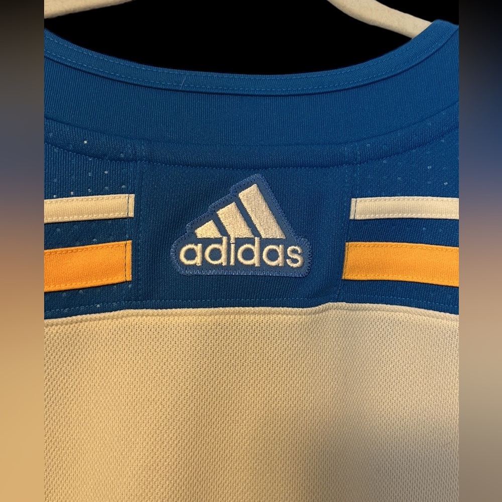 *SOLD* Men’s St. Louis Blues Winter Classic Hockey Jersey - Picture 10 of 14